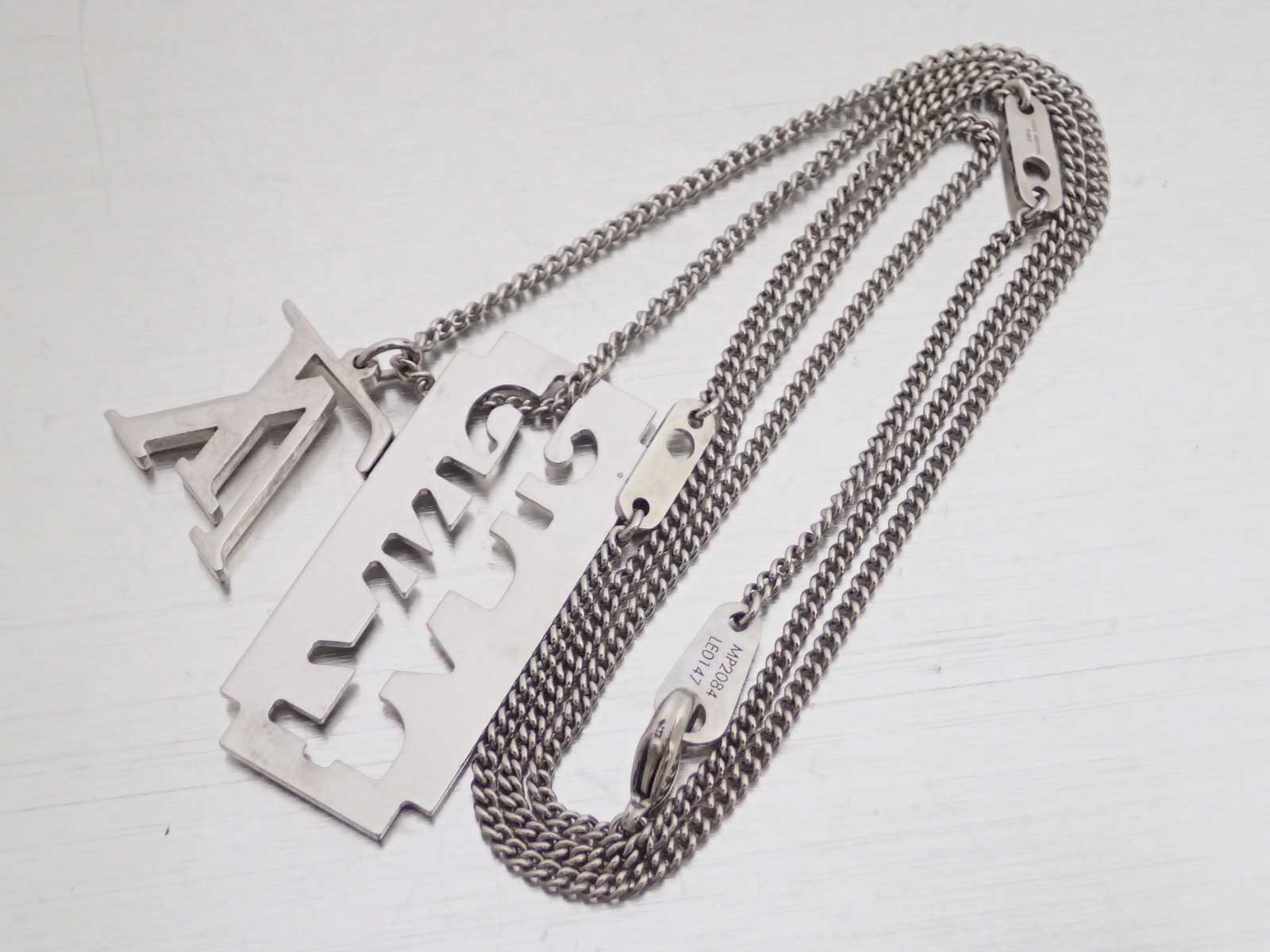 Auth Louis Vuitton Collier Charm Form Gentlemen Necklace Silvertone - e43139 | eBay