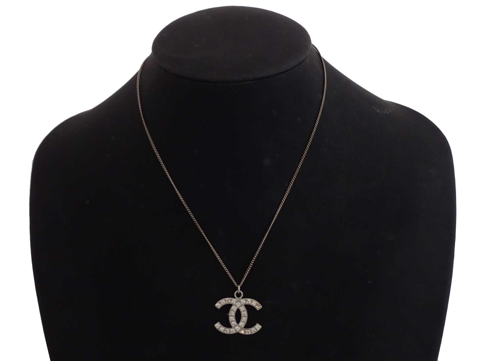Auth CHANEL CC Logo Chain Necklace Silvertone Rhinestone/Metal ...