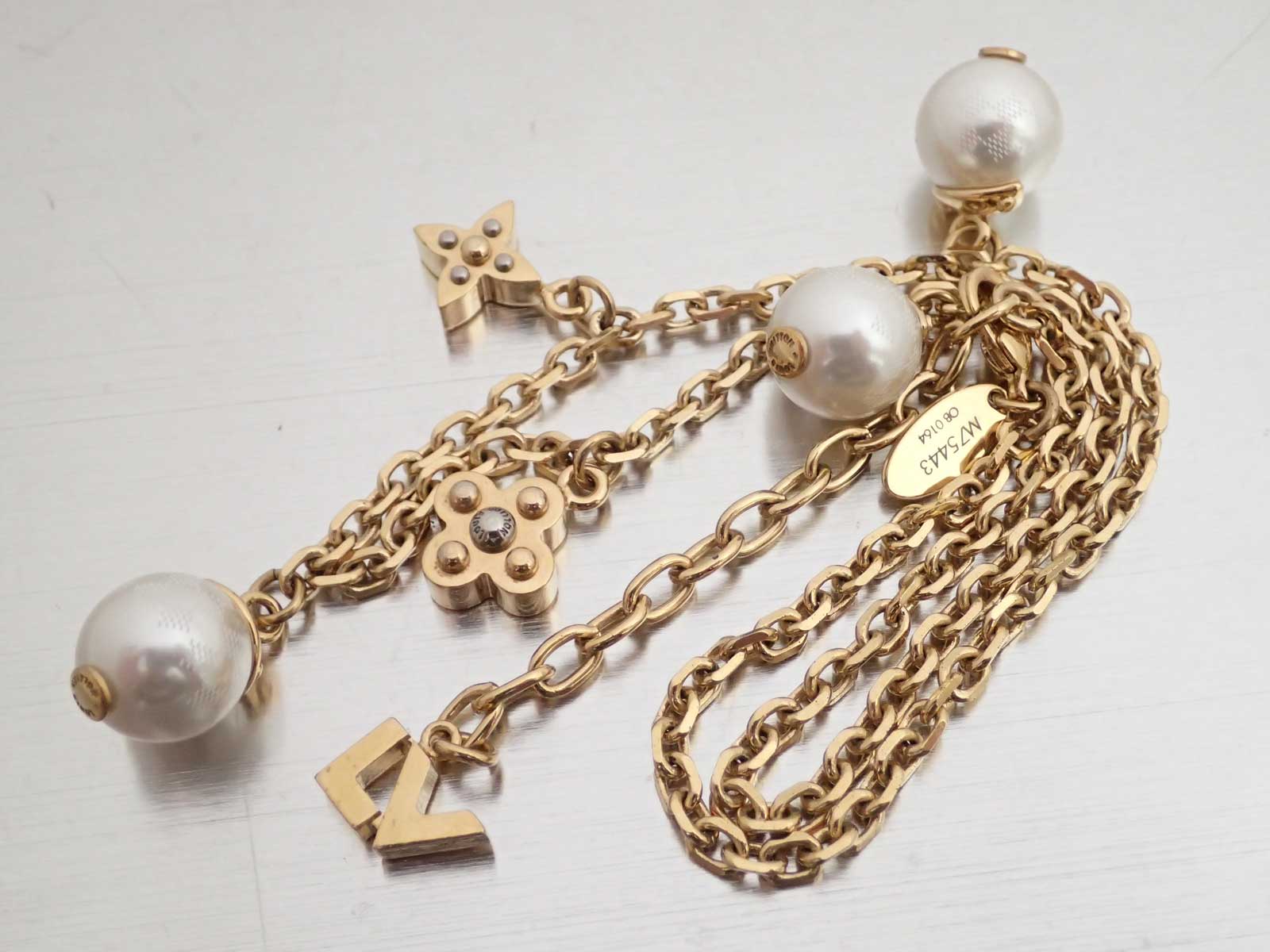 Auth Louis Vuitton Charmy Pearl Necklace White/Goldtone Faux Pearl/Metal e45313c | eBay