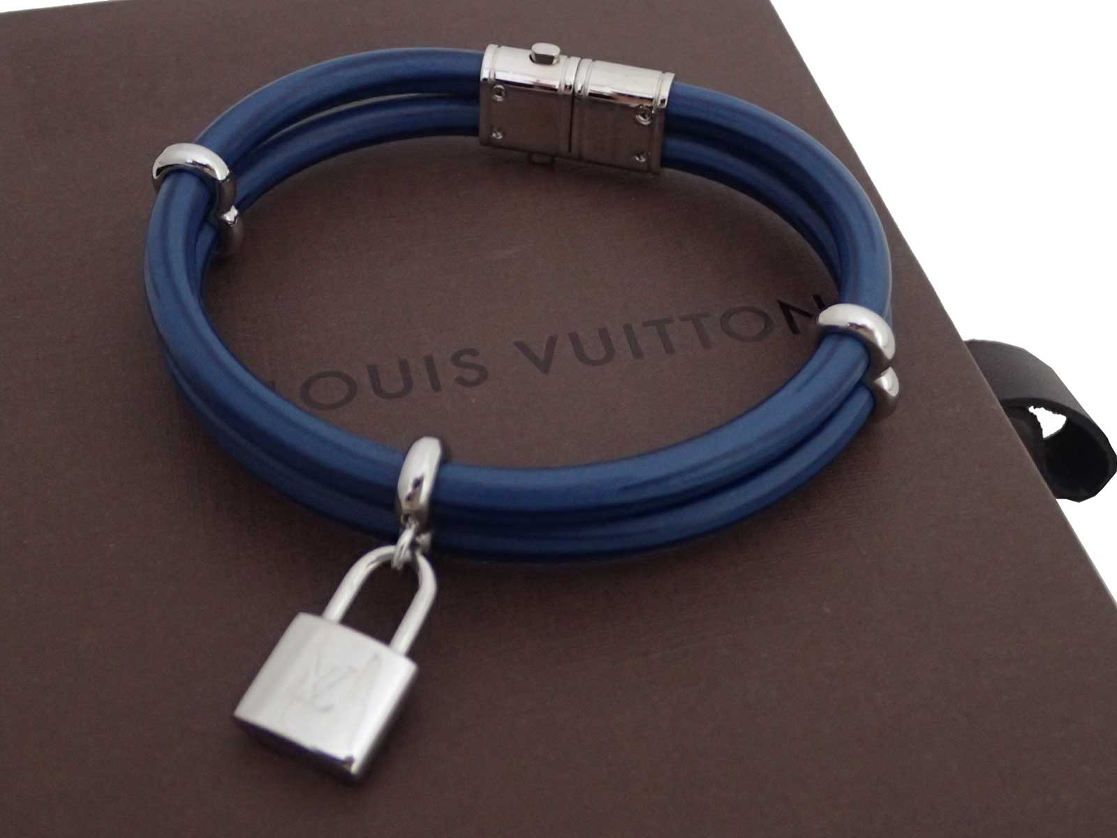 Auth Louis Vuitton Bracelet Keep It Bangle Navy Blue/Silvertone Leather e45706e | eBay