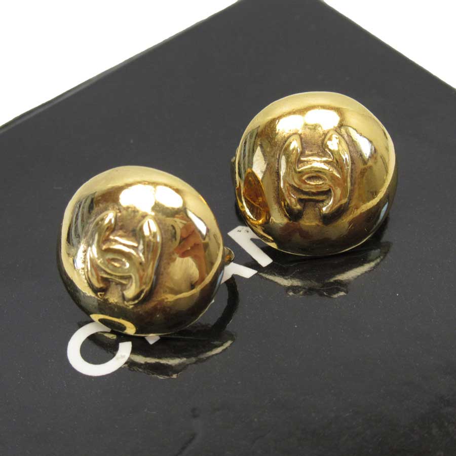 Auth CHANEL CC Logo Vintage Clip-on Earrings Gold Goldtone - h26827f