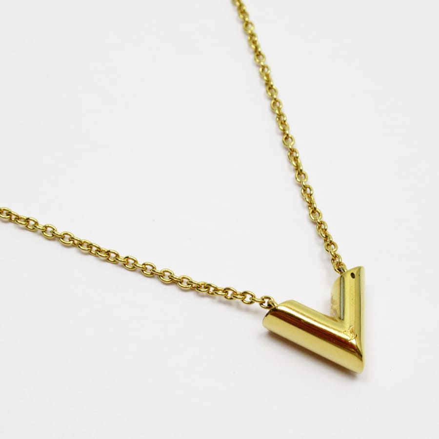 Shop Louis Vuitton Essential v necklace (M61083) by